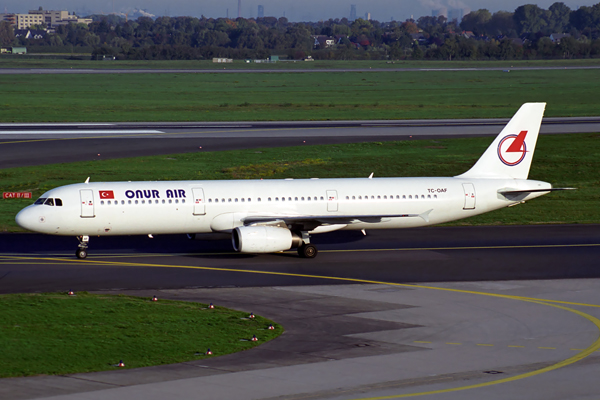 ONUR AIR AIRBUS A321 DUS RF 1768 13.jpg