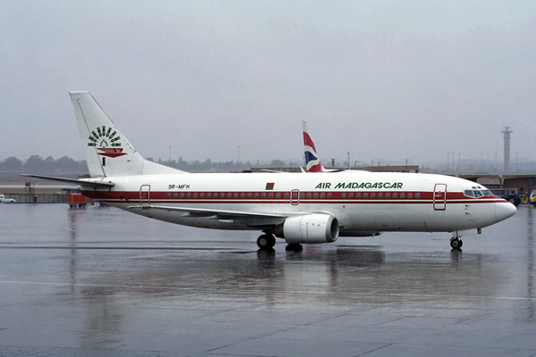 AIR MADAGASCAR BOEING 737 300 JNB RF 1785 34.jpg