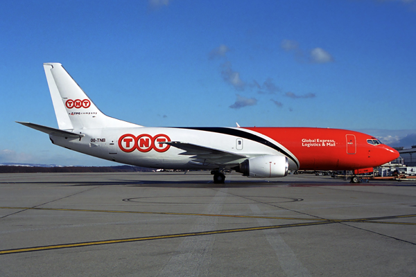 TNT BOEING 737 300F GVA RF 1806 5.jpg