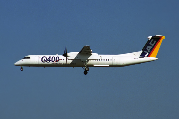 JAPAN AIR COMMUTER DASH 8 400 ITM RF 1913 34.jpg