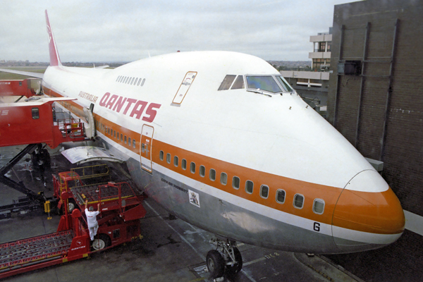 QANTAS_BOEING_747_200_SYD_RF_060_15.jpg