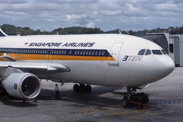 SINGAPORE_AIRLINES_AIRBUS_A310_300_SIN_RF_052_8.jpg