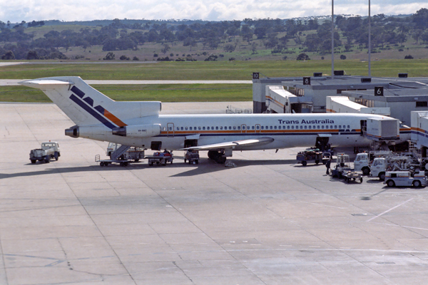 TRANS_AUSTRALIA_BOEING_727_200_MEL_RF_052_23.jpg