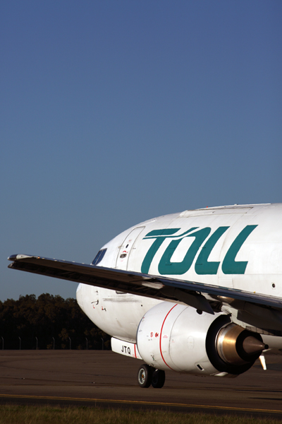 TOLL_BOEING_737_400F_BNE_RF_5K5A0469.jpg