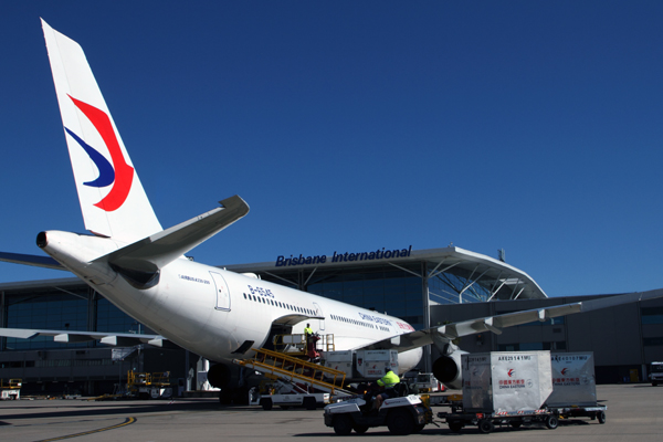 CHINA_EASTERN_AIRBUS_A330_200_BNE_RF_IMG_9427.jpg