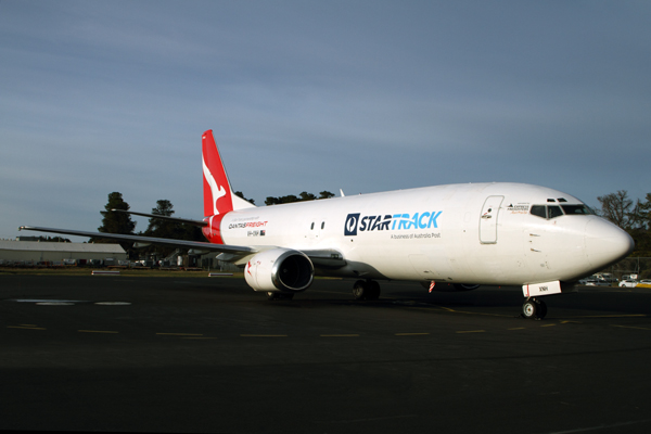 QANTAS_FREIGHT_STARTRACK_EXPRESS_BOEING_737_400F_HBA_RF_IMG_9464.jpg