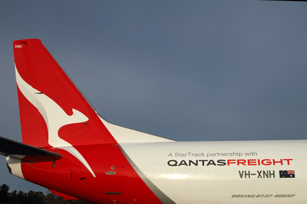 QANTAS_FREIGHT_STARTRACK_EXPRESS_BOEING_737_400F_HBA_RF_IMG_9471.jpg