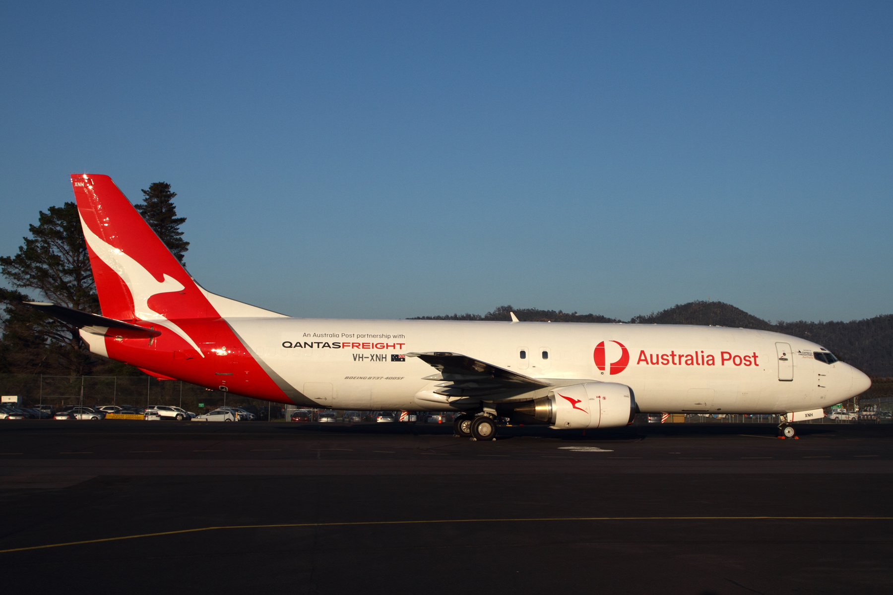 QANTAS_FREIGHT_AUSTRALIA_POST_BOEING_737_400F_HBA_RF_IMG_9475.jpg