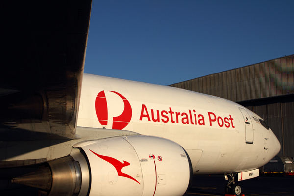 QANTAS_FREIGHT_AUSTRALIA_POST_BOEING_737_400F_HBA_RF_IMG_9480.jpg