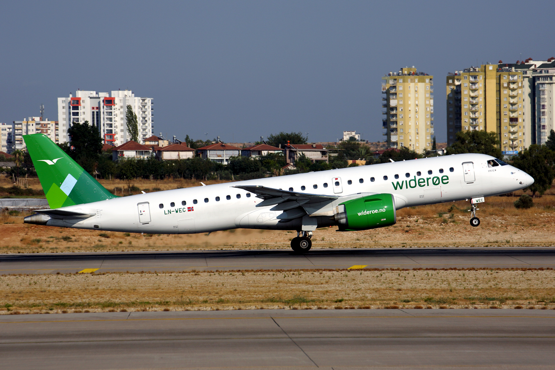 WIDEROE_EMBRAER_E190 E2_AYT_RF_5K5A1961.jpg