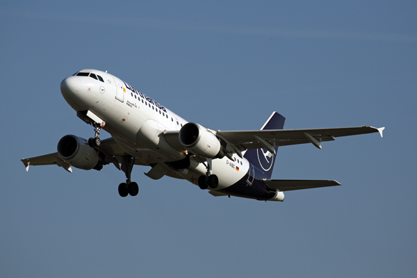 LUFTHANSA_AIRBUS_A319_AMS_RF_5K5A0227.jpg