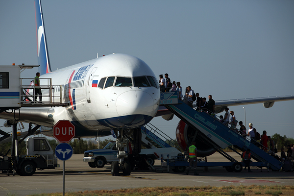 AZUR_AIR_BOEING_757_200_AYT_RF_5K5A1009.jpg