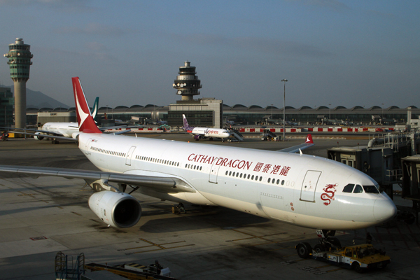 CATHAY_HK_EXPRESS_AIRCRAFT_HKG_RF_IMG_0108.jpg