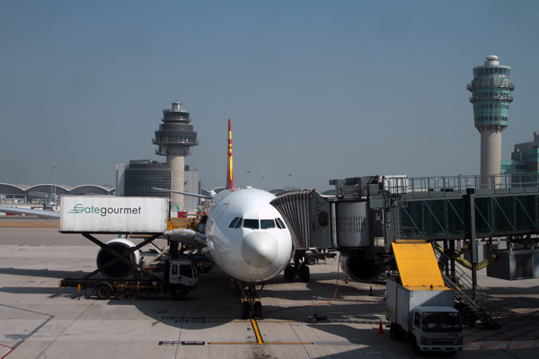 HONG_KONG_AIRLINES_AIRBUS_A330_200_HKG_RF_IMG_0069.jpg