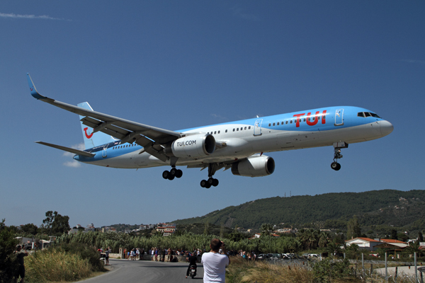 TUI_BOEING_757_200_JSI_RF_IMG_9904.jpg