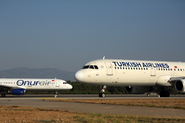 ONUR_AIR_TURKISH_AIRLINES_AIRCRAFT_AYT_RF_5K5A1652.jpg