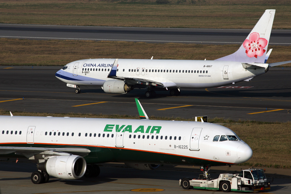 EVA_AIR_CHINA_AIRLINES_AIRCRAFT_TPE_RF_5K5A4599.jpg