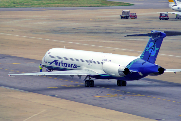 AIRTOURS MD80 LGW RF 812 17.jpg