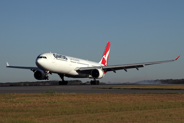 QANTAS AIRBUS A330 300 BNE RF IMG_9250.jpg