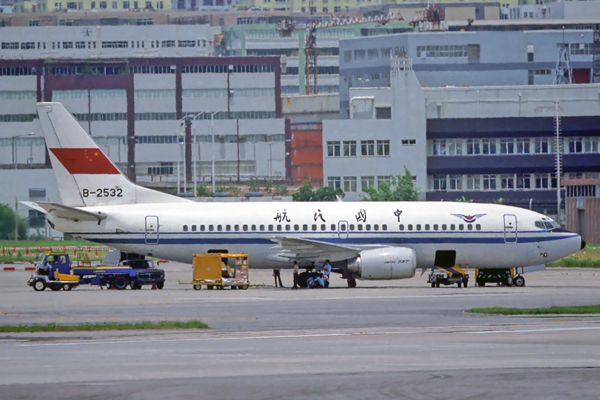 CAAC BOEING 737 300 HKG RF 159 09.jpg