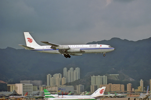 AIR CHINA BOEING 707 HKG RF 467 17.jpg