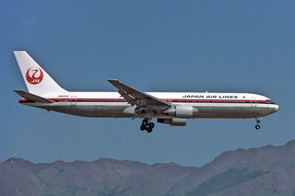 JAPAN AIRLINES BOEING 767 300 HKG RF 255 3.jpg