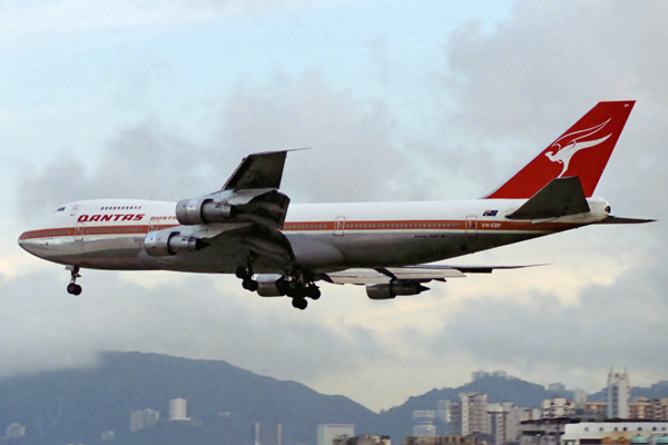 QANTAS BOEING 747 200 HKG RF 159 34.jpg