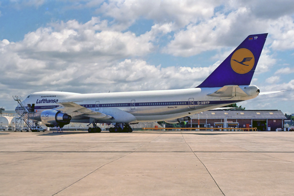 LUFTHANSA BOEING 747 200 SYD RF 180 16.jpg