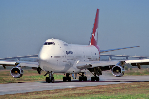 QANTAS BOEING 747 200 BNE RF 793 7.jpg