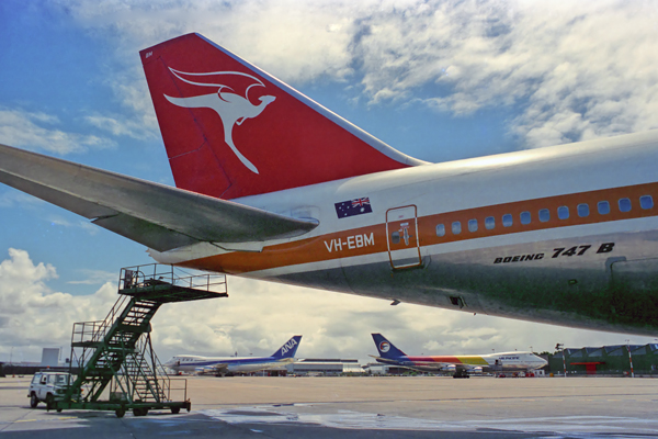 QANTAS BOEING 747 200 SYD RF 125 25.jpg