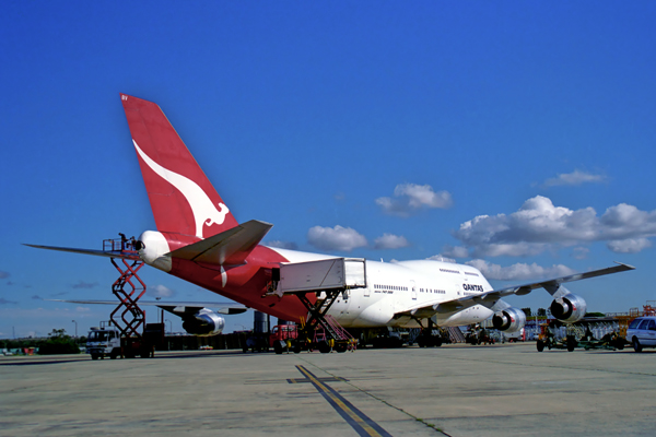 QANTAS BOEING 747 300 SYD RF 1138 1.jpg