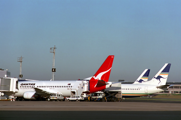 QANTAS AUSTRALIAN BOEING 737S SYD RF 652 34.jpg