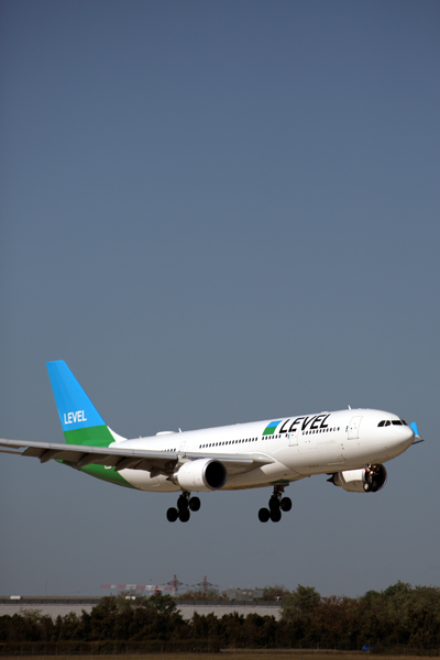 LEVEL AIRBUS A330 200 ORY RF 5K5A3785.jpg
