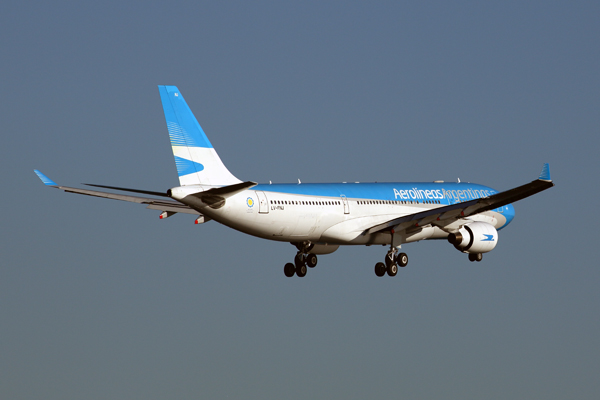 AEROLINEAS ARGENTINA AIRBUS A330 200 JFK RF 5K5A9553.jpg