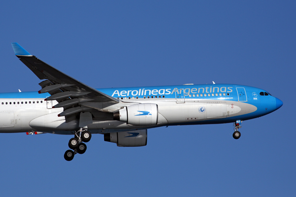 AEROLINEAS ARGENTINAS AIRBUS A330 200 JFK RF 5K5A9551.jpg