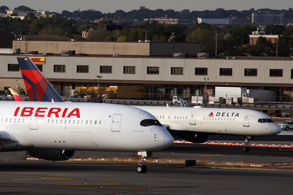 IBERIA DELTA AIRCRAFT JFK RF 5K5A9703.jpg