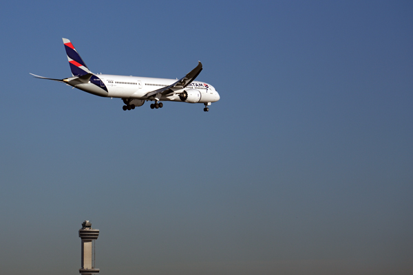 LATAM BOEING 787 9 JFK RF 5K5A9528.jpg