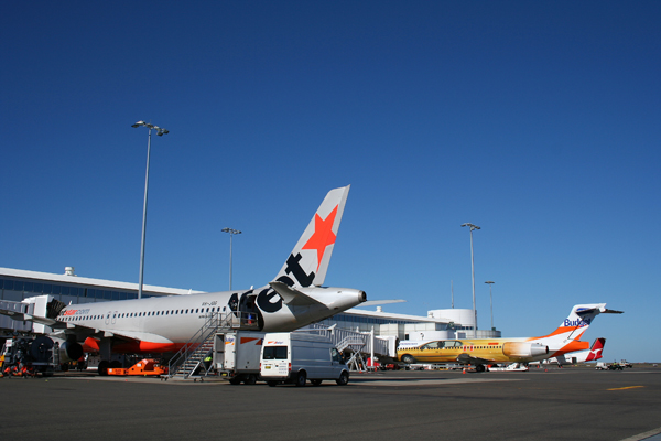 JETSTAR AIRCRAFT SYD ROB F.jpg