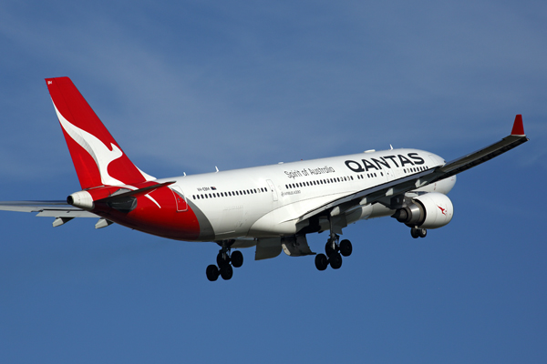 QANTAS AIRBUS A330 200 MEL RF 5K5A4840.jpg