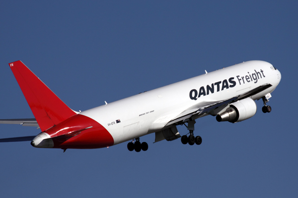 QANTAS FREIGHT BOEING 767 300F SYD RF IMG_0012.jpg
