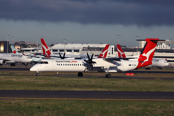 QANTAS LINK DASH 8 400 SYD RF 002A7341.jpg