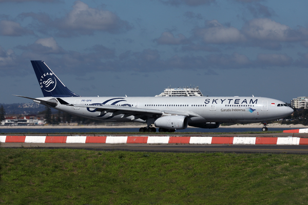 GARUDA INDONESIA AIRBUS A330 300 SYD RF 002A7403.jpg