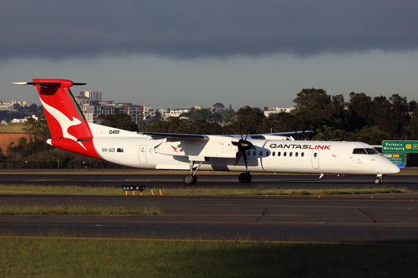 QANTAS LINK DASH 8 400 SYD RF 002A7330.jpg