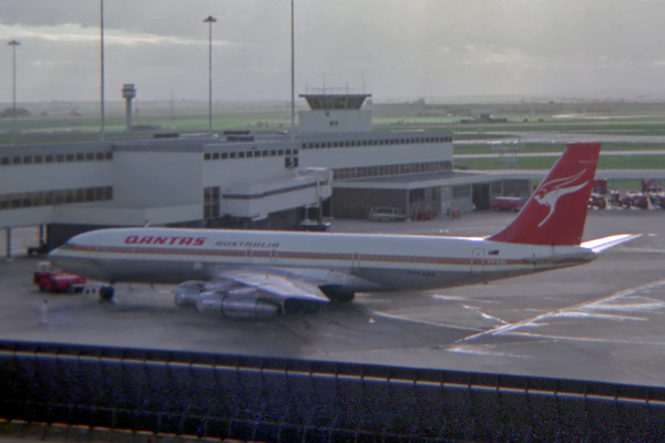 QANTAS BOEING 707 MEL RF 016 19.jpg