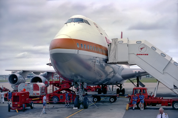 QANTAS BOEING 747 200 SYD RF 070 5.jpg