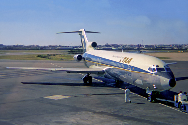 TAA BOEING 727 200 SYD RF 010 7.jpg