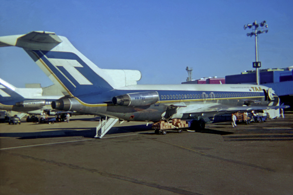 TAA BOEING 727 200 SYD RF 010 13.jpg