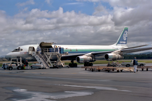 AIR NEW ZEALAND CARGO DC8 54F HBA RF N 086 22.jpg