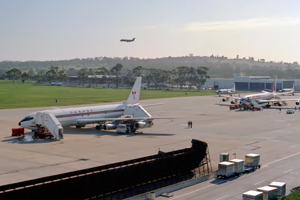 CANADA AIR INDIA BOEING 707 MEL RF N 096 16.jpg