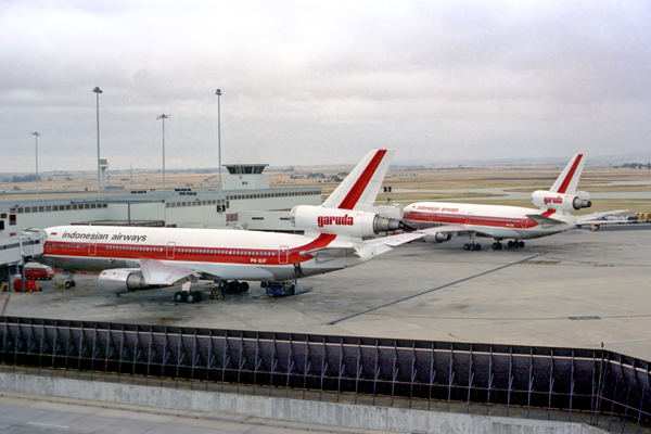 GARUDA INDONESIAN AIRWAYS DC10 30s MEL RF 074 2.jpg